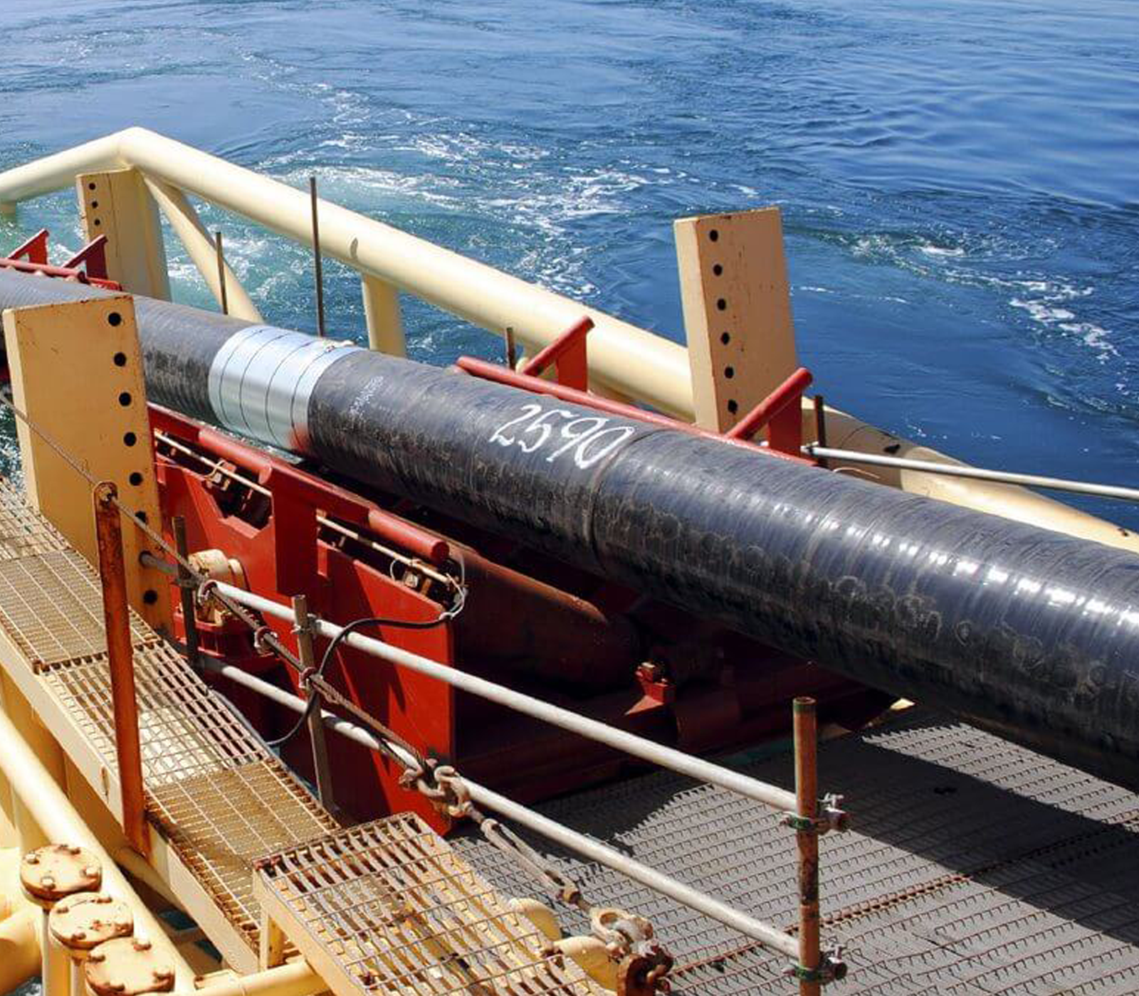 Jack-up rig legs during offshore mobilization